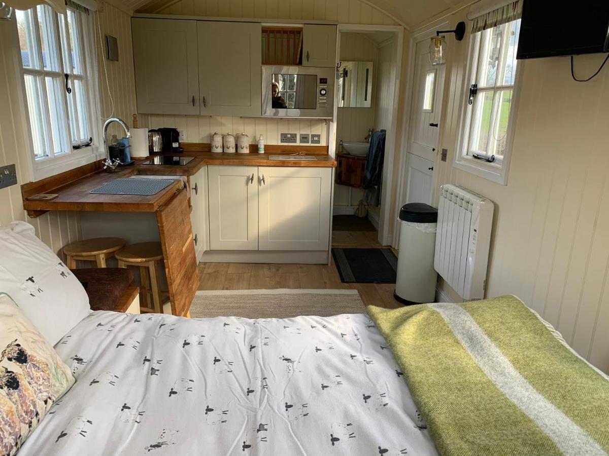 Weatherhead Farm Shepherds Hut Villa Buckingham Exterior photo